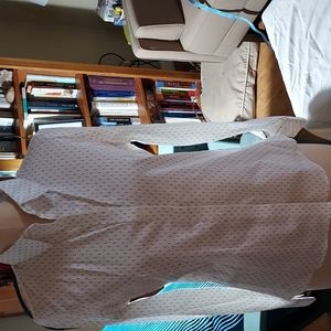 BANANA REPUBLIC  fitted cotton blouse. Blank and white print. Size 6